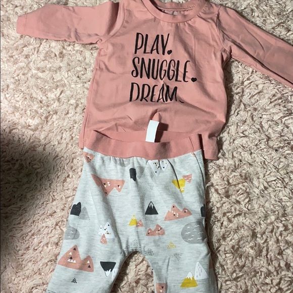 Baby’s 3 piece outfit - Picture 2 of 5